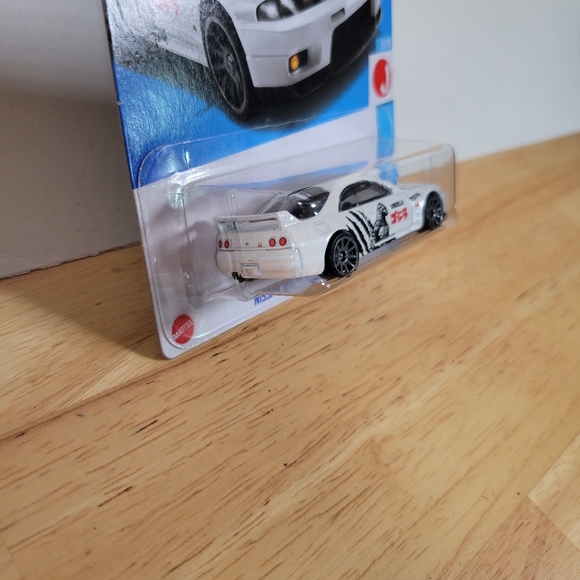 Nissan Skyline GT-R Hot Wheels Godzilla Die-cast B - Picture 6 of 8